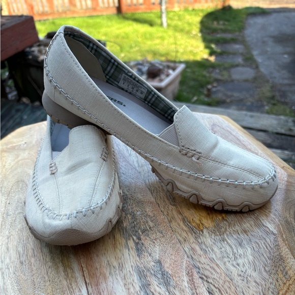 Skechers Size 9 Beige/Cream Slip-On Loafers - Picture 2 of 9